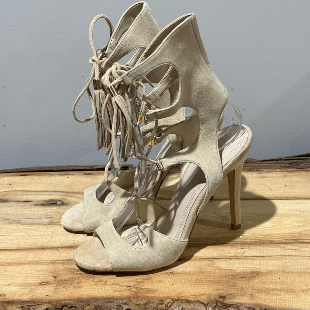 *NEW* Marc Fisher Larsa suede lace up tassel heel Size 7M A40 - Picture 3 of 11
